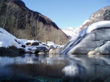 Rivière de montagne / Verzasca - Suisse by Philippe Brunner 
